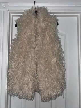 FABULOUS FURS SHAGGY IVORY FAUX FUR VEST SZ XS NWOT